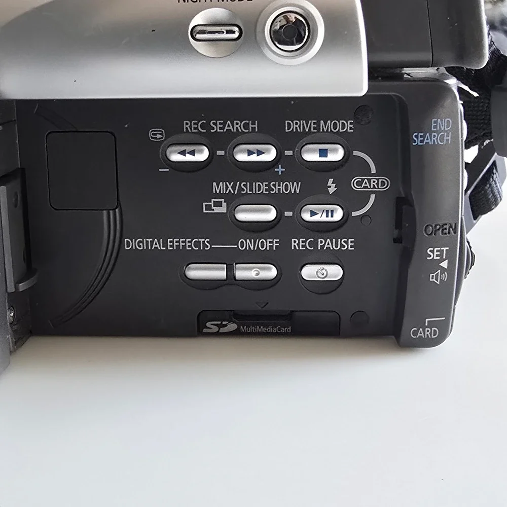 Canon Optura 30 MiniDV Digital Video Camcorder 12x Optical Zoom Silver NTSC